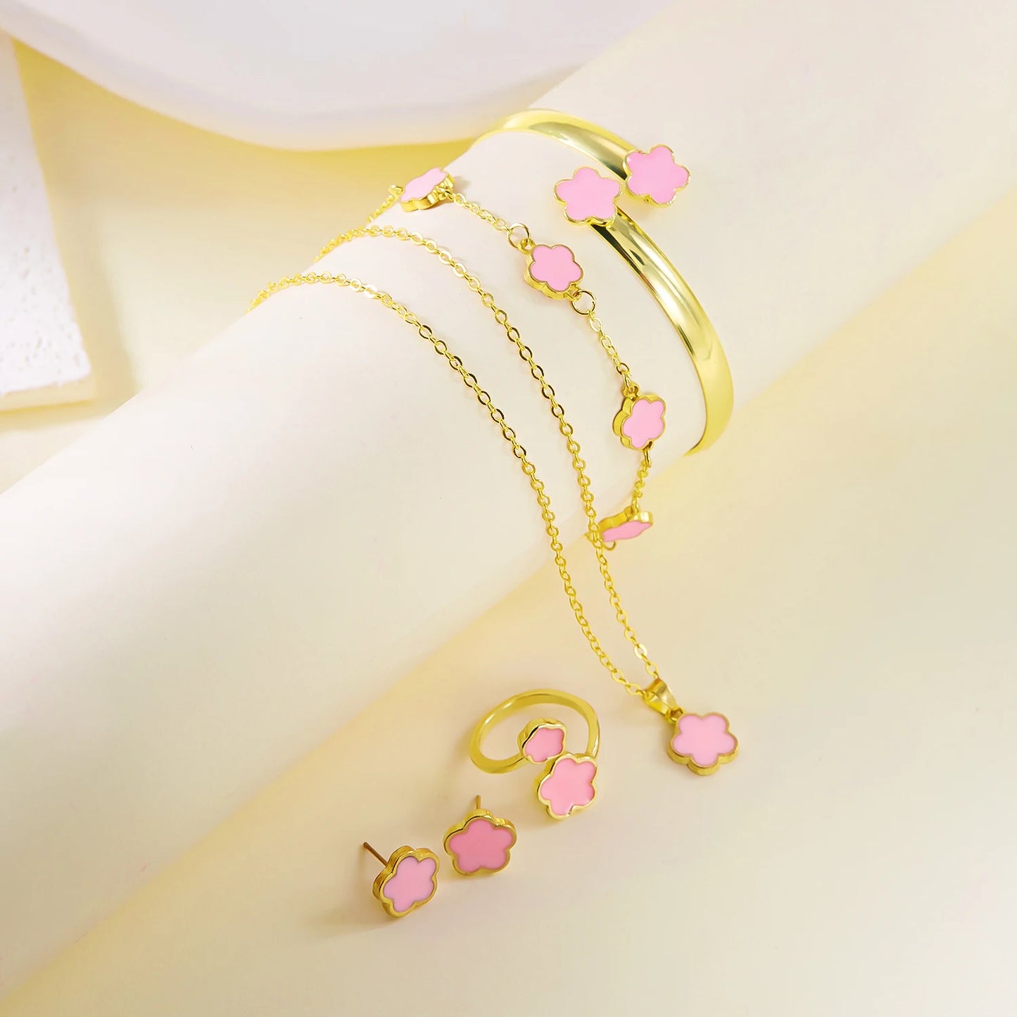 Bracelets Fleurs Émaillées Élégants